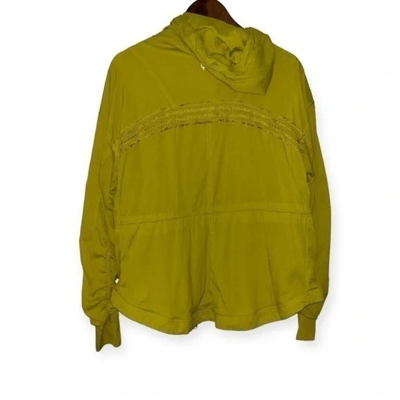 Free people Movement NWOT run wild jacket SIZE MEDIUM - Picture 3 of 10